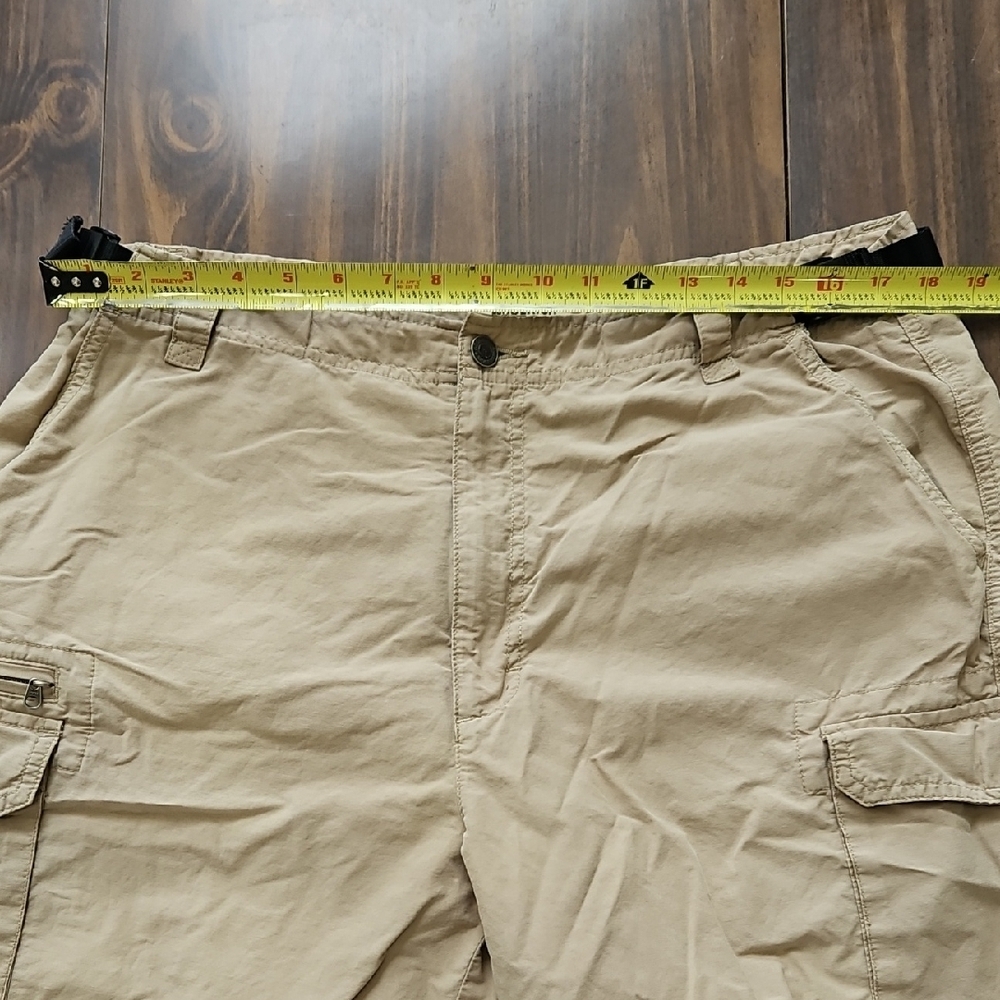 Woolrich Men's Khaki Cargo Shorts - Picture 6 of 11
